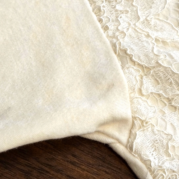 White Pearl & Lace Lisa Ashley Long Sleeve Blouse Size Medium - Picture 15 of 16